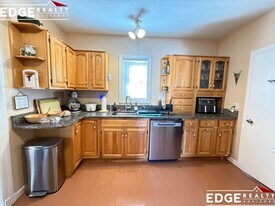 14 Lyons Ct, Unit 1 in Watertown, MA - Building Photo