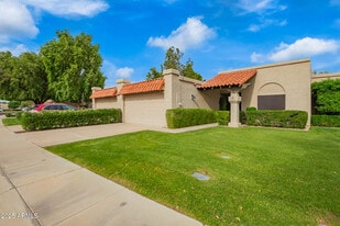 9470 E Riviera Dr in Scottsdale, AZ - Building Photo