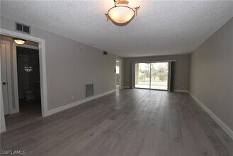 5667 Rattlesnake Hammock Rd in Naples, FL - Building Photo - Building Photo