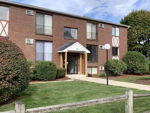 151 King St, Unit 202 in Franklin, MA - Foto de edificio - Building Photo