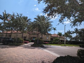 9469 Isla Bella Cir in Bonita Springs, FL - Foto de edificio - Building Photo