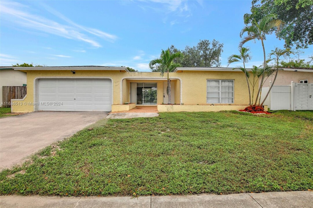 1220 NW 92nd Ave in Pembroke Pines, FL - Building Photo