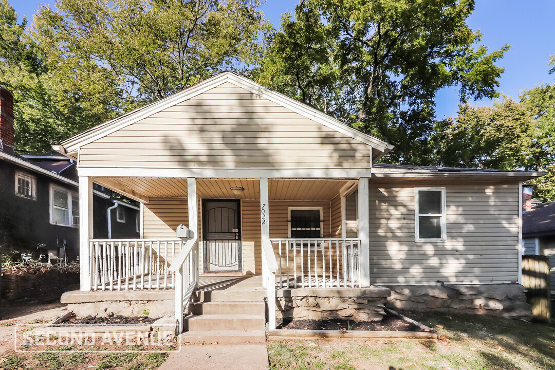 7022 S Benton Ave in Kansas City, MO - Foto de edificio