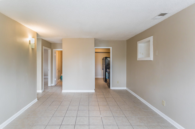 Medical Center Apartments in Memphis, TN - Building Photo - Interior Photo