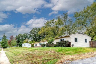 247 Ries Rd in Ballwin, MO - Building Photo - Building Photo