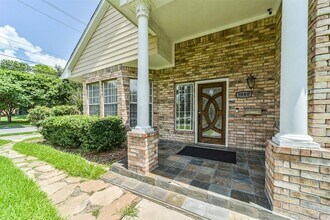 9660 Fairdale Ln in Houston, TX - Foto de edificio - Building Photo