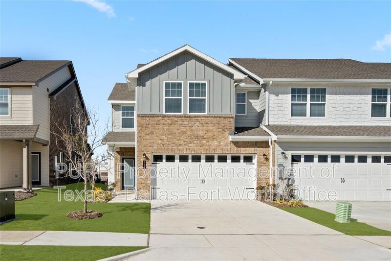 241 Berthe Ct in Cedar Hill, TX - Building Photo