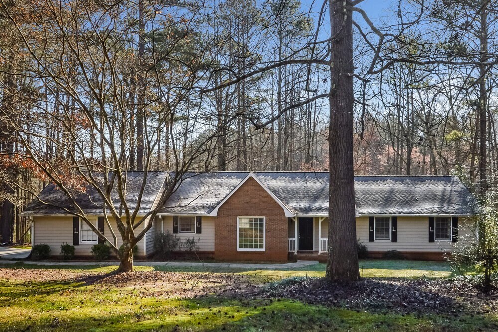 80 Sandy Dr in Stockbridge, GA - Building Photo