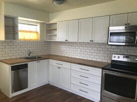 2435 McKinley St in Hollywood, FL - Building Photo