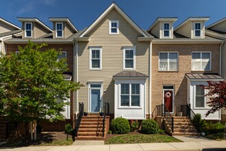 375 Blue Stone Hills Dr in Harrisonburg, VA - Building Photo - Building Photo