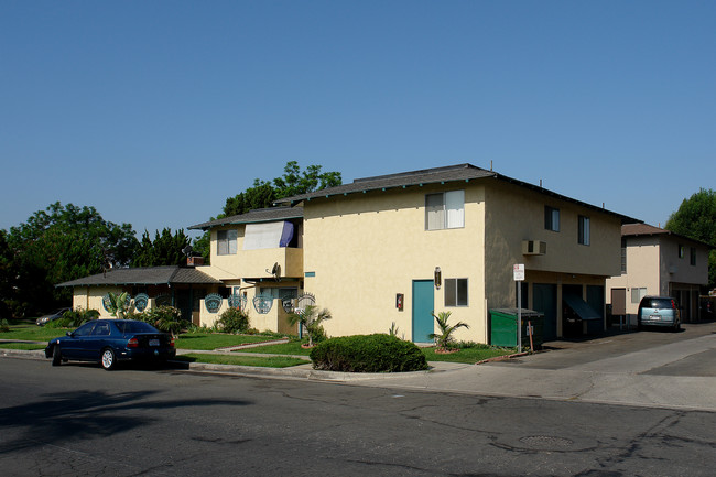 405 W Tularosa Ave in Orange, CA - Building Photo - Building Photo