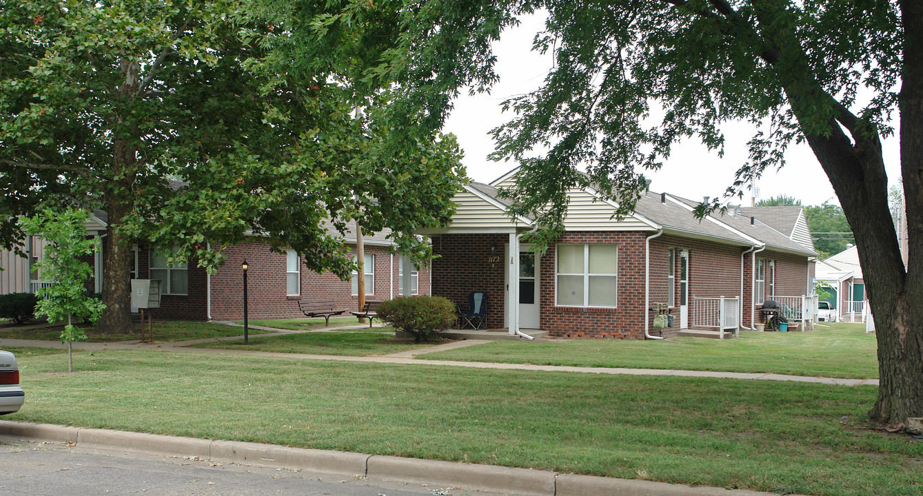 1172 SW Lincoln St in Topeka, KS - Foto de edificio