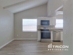 405 Silver Hill Dr in Valrico, FL - Building Photo - Building Photo