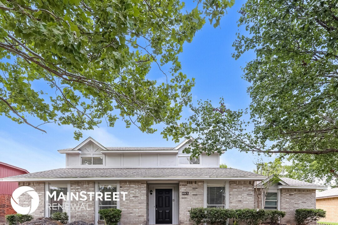8913 Doliver Dr in Rowlett, TX - Foto de edificio