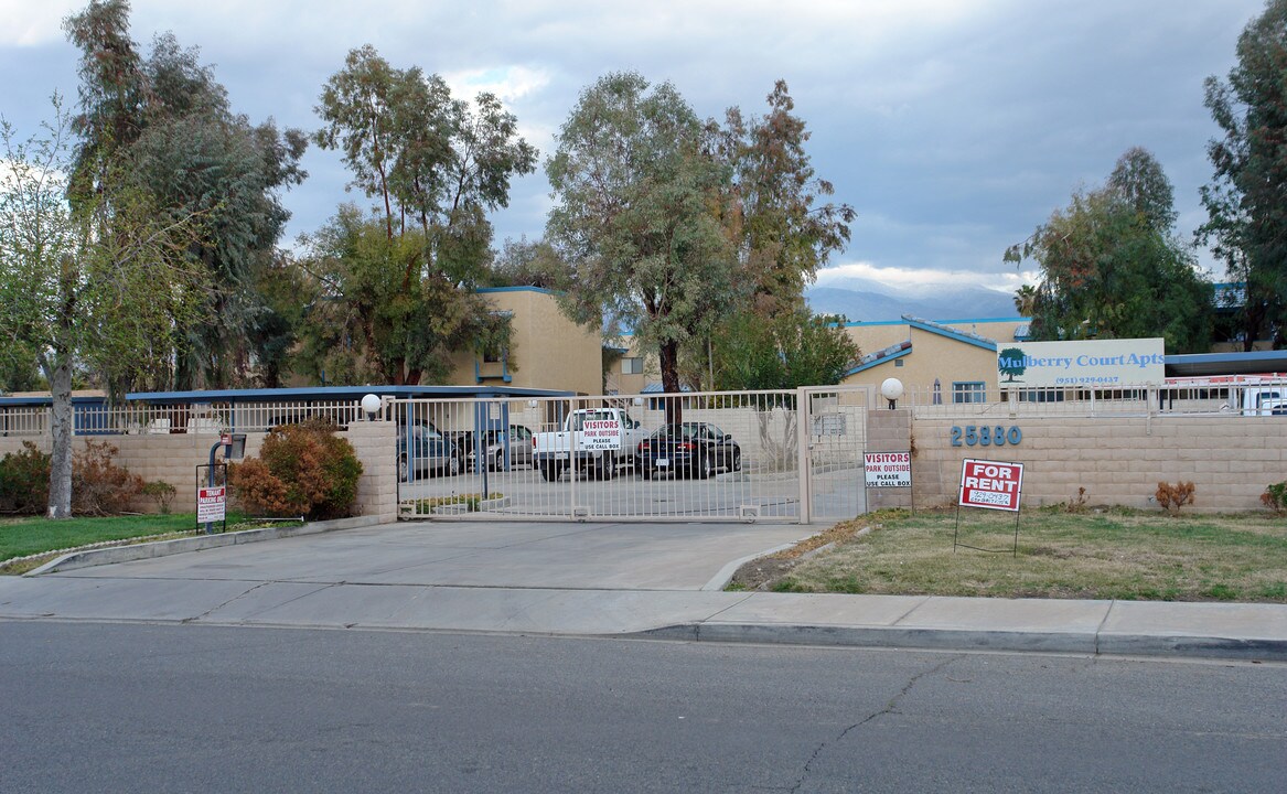 Mulberry Court in Hemet, CA - Building Photo