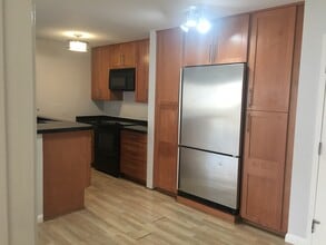 5585 E Pacific Coast Hwy, Unit 310 in Long Beach, CA - Building Photo - Building Photo