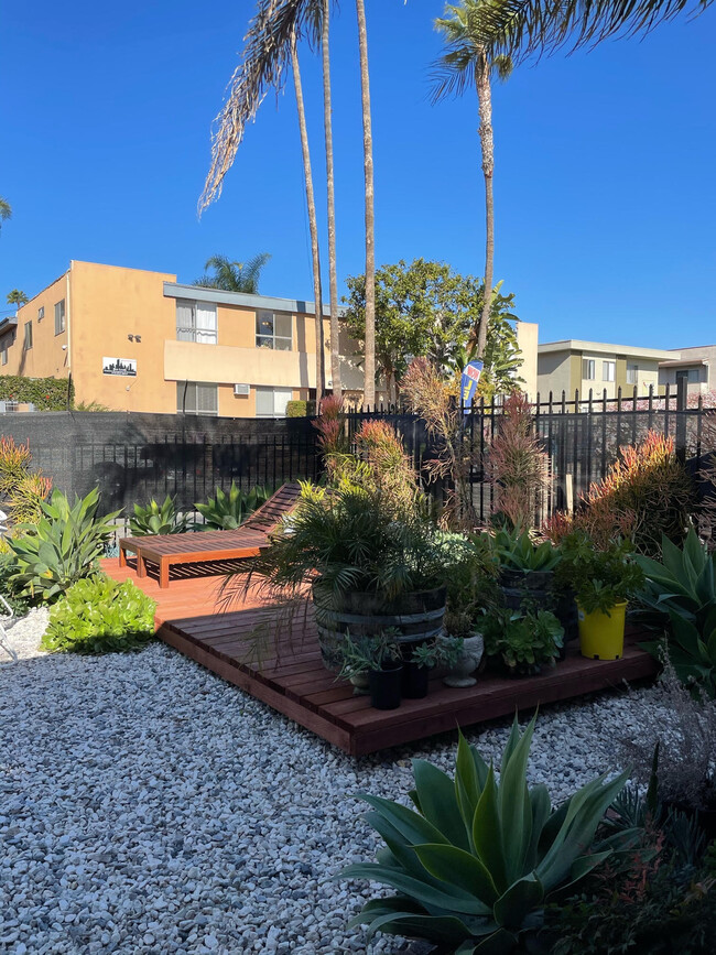 1970 S Bedford St, Unit #1970 in Los Angeles, CA - Building Photo - Building Photo