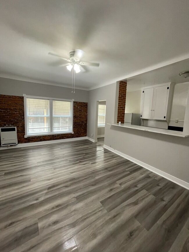 property at 1725 N Edgemont St