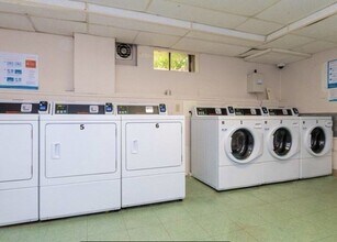 2 Hammond Pond Pky, Unit 203 in Chestnut Hill, MA - Building Photo - Building Photo