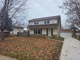 4405 68th St in Urbandale, IA - Building Photo