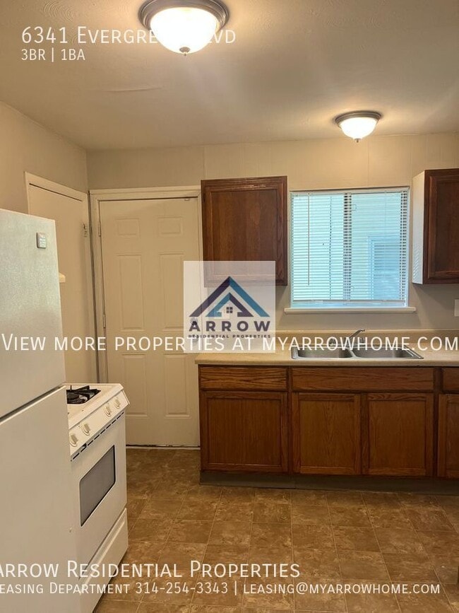 6341 Evergreen Blvd in Berkeley, MO - Building Photo - Building Photo