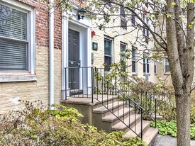 100 Woodside Grn, Unit 2A in Stamford, CT - Building Photo