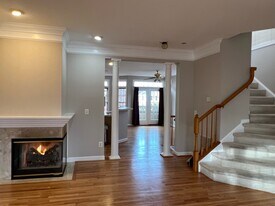 945 Harrison Cir in Alexandria, VA - Building Photo