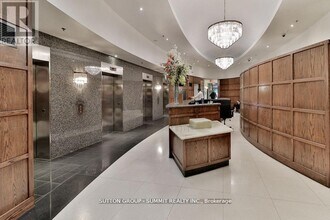 102 Bloor St W in Toronto, ON - Building Photo - Building Photo