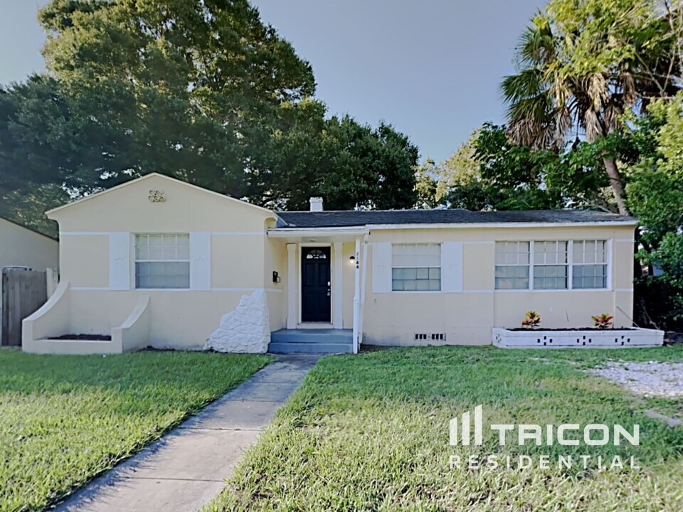 2144 23rd Ave N in St. Petersburg, FL - Building Photo