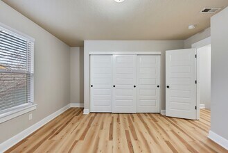 5325 NE Cully Blvd in Portland, OR - Building Photo - Building Photo