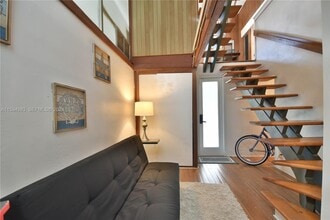 250 SE Park St in Dania Beach, FL - Foto de edificio - Building Photo