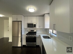 5 AVENUE, Unit 16D in New York, NY - Building Photo - Building Photo