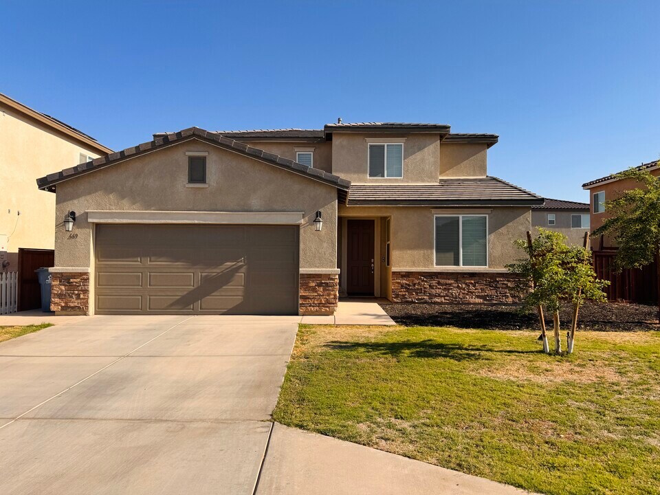 669 Las Villas St in Imperial, CA - Building Photo