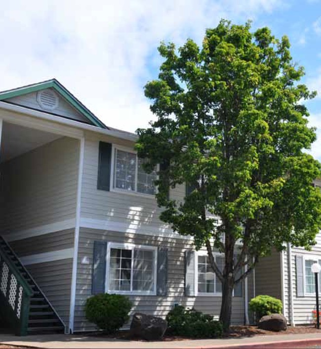 Pinehurst Apartments in Lincoln City, OR - Building Photo - Building Photo