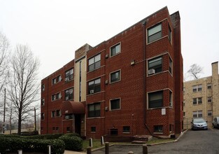 5928 9th St NW in Washington, DC - Foto de edificio - Building Photo
