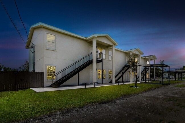 property at 418 N 3rd St