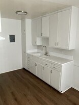 1970 Beachwood Dr in Los Angeles, CA - Building Photo