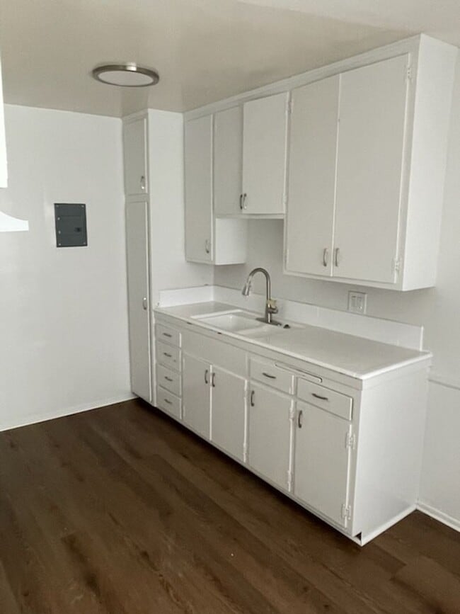 property at 1970 Beachwood Dr