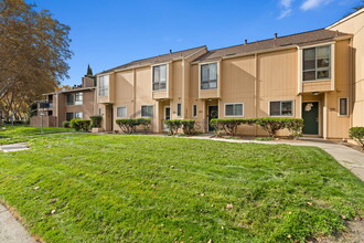 9005 Alcosta Blvd in San Ramon, CA - Foto de edificio - Building Photo