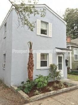 37 Ashton St