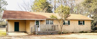 406 Rutland Rd in Tifton, GA - Building Photo