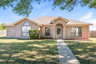 2602 Pioneer Ln in Lancaster, TX - Building Photo