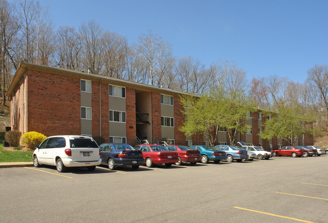 Ridgewood Court in Marietta, OH - Building Photo - Building Photo