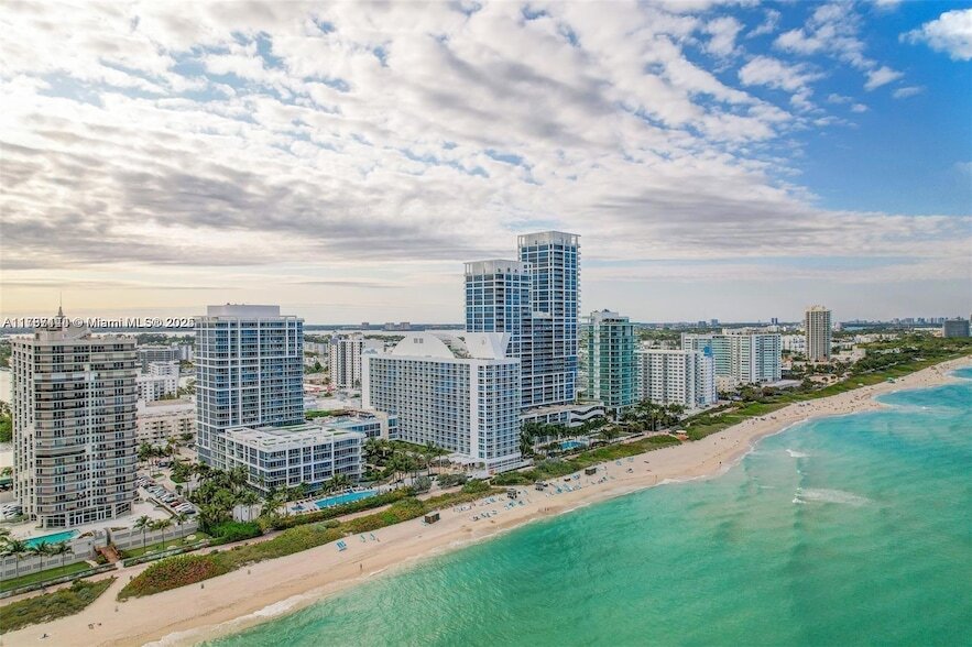 6799 Collins Ave, Unit 704 in Miami Beach, FL - Building Photo