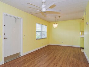 923 22nd Pl, Unit 112 in Vero Beach, FL - Building Photo - Building Photo