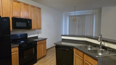 434 Vaughn Cir in Aurora, IL - Building Photo - Building Photo