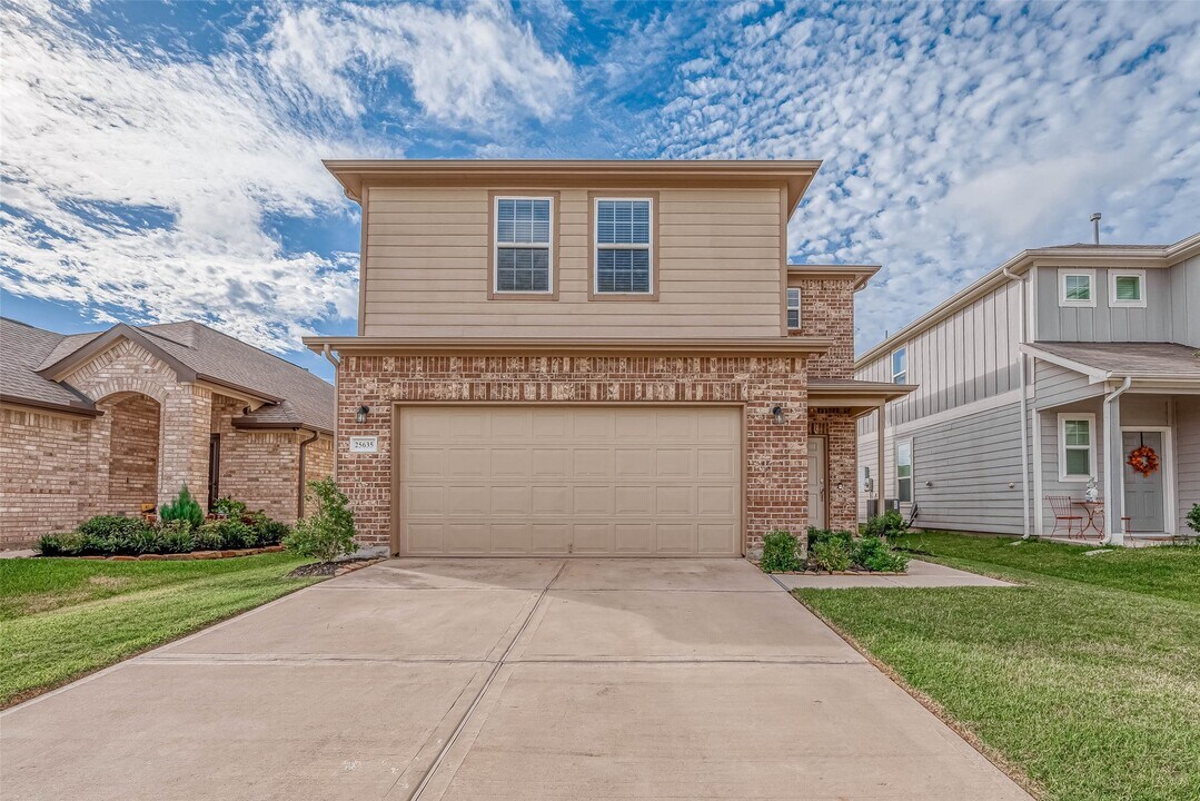 25635 Royal Catchfly Rd in Park Row, TX - Building Photo