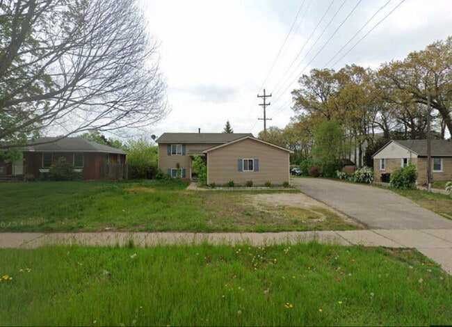 3360 Burlingame Ave SW in Wyoming, MI - Building Photo - Building Photo