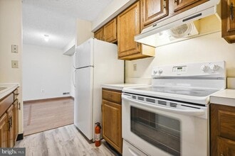1607 Aspen Dr in Plainsboro, NJ - Building Photo - Building Photo
