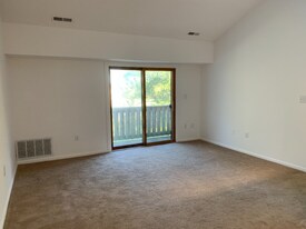 1700 Ravens Crest Dr in Plainsboro, NJ - Building Photo